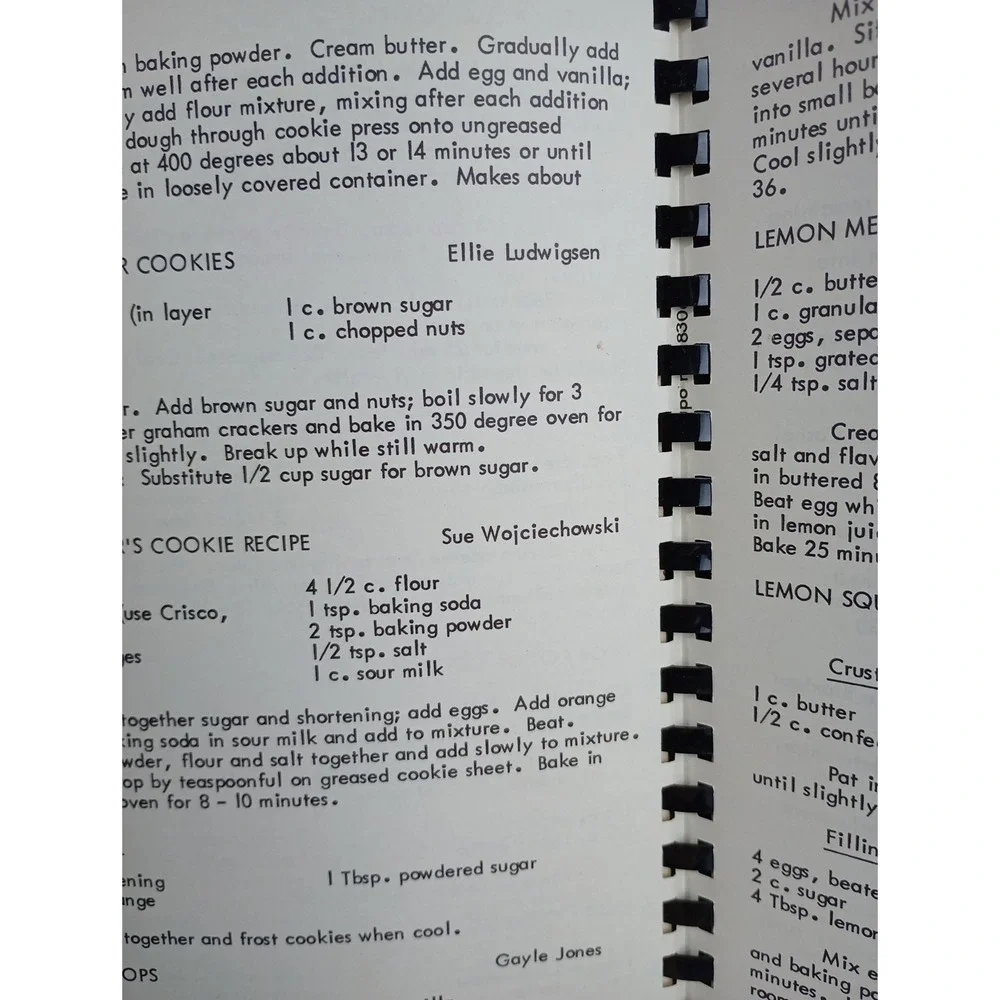 Wiesbaden AFB Air Force Base Cookbook Wiesbaden, Germany‎ 1981 Wives Club